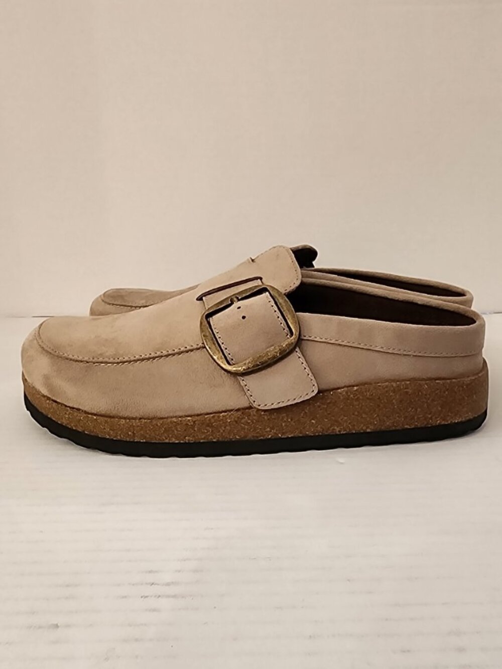 New Mountain Sole by White Mountain Comfort Buckle Clog - Tan - Size 9 - Picture 4 of 8